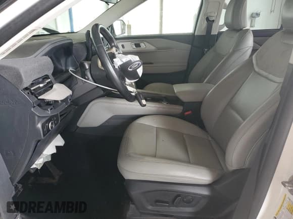 ✅ 2025 Ford Explorer Active • VIN: 1FMUK7DH9SGA42810 • Lot: 82742545. Wystawiony na Copart z przebiegiem 13 241 mil. Bezpłatny archiwum sprzedaży aukcyjnych z USA i szczegółowy raport historii pojazdu na DreamBid. Zdjęcie 7.