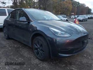✅ 2025 Tesla Model Y Long Range • VIN: 7SAYGDED1SF227013 • Lot: 43673720. Wystawiony na IAAI z przebiegiem 11 103 mil. Bezpłatny archiwum sprzedaży aukcyjnych z USA i szczegółowy raport historii pojazdu na DreamBid. Zdjęcie 1.