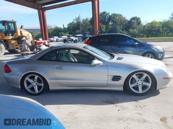 ✅ 2005 Mercedes-Benz SL 500 • VIN: WDBSK75F45F091432 • Lot: 43846588. Wystawiony na IAAI z przebiegiem Nie podano. Bezpłatny archiwum sprzedaży aukcyjnych z USA i szczegółowy raport historii pojazdu na DreamBid. Zdjęcie 13.