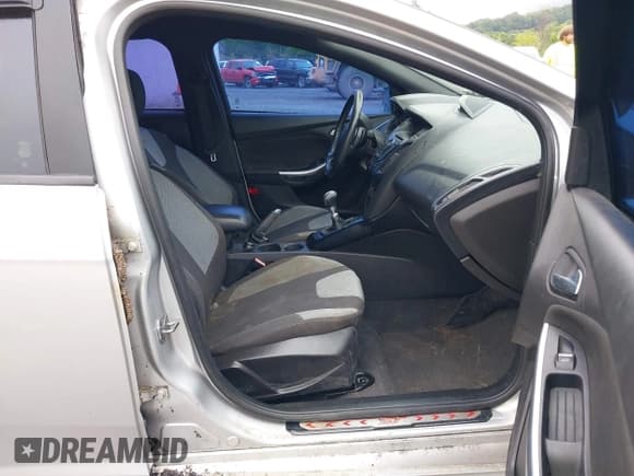 ✅ 2013 Ford Focus ST • VIN: 1FADP3L9XDL127468 • Lot: 42994718. Listed on IAAI with 123,988 mi. Free auction sales archive from the USA and detailed vehicle history report at DreamBid. Image 5.