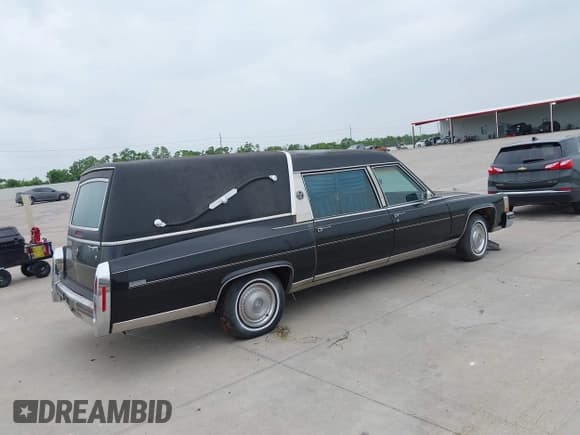 ✅ 1989 Cadillac Brougham • VIN: 1G6DW51Y6KR730868 • Лот: 42315431. Опубликован ранее на IAAI с пробегом 90 027 миль. Бесплатный доступ к архиву аукционных продаж из США и подробный отчёт об истории автомобиля на DreamBid. Изображение 4.