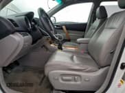 ✅ 2010 Toyota Highlander Limited • VIN: JTEJW3EH8A2048463 • Lot: 96524525. Listed on Copart with 219,008 mi. Free auction sales archive from the USA and detailed vehicle history report at DreamBid. Image 7.