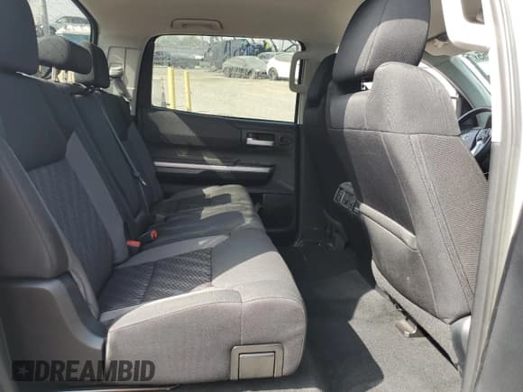 ✅ 2017 Toyota Tundra SR5 • VIN: 5TFEY5F15HX219941 • Лот: 63313655. Опубликован ранее на Copart с пробегом 67 389 миль. Бесплатный доступ к архиву аукционных продаж из США и подробный отчёт об истории автомобиля на DreamBid. Изображение 10.