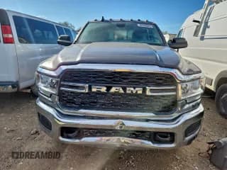 ✅ 2019 Ram 3500 Tradesman • VIN: 3C63RRGL4KG642427 • Lot: 92760025. Wystawiony na Copart z przebiegiem Nie podano. Bezpłatny archiwum sprzedaży aukcyjnych z USA i szczegółowy raport historii pojazdu na DreamBid. Zdjęcie 5.