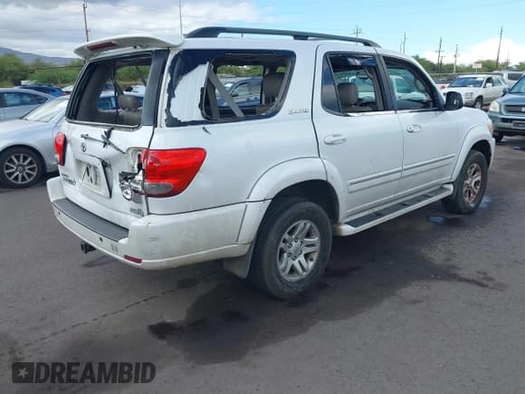 ✅ 2005 Toyota Sequoia Limited • VIN: 5TDZT38A45S242842 • Lot: 42858801. Wystawiony na IAAI z przebiegiem 234 565 mil. Bezpłatny archiwum sprzedaży aukcyjnych z USA i szczegółowy raport historii pojazdu na DreamBid. Zdjęcie 4.