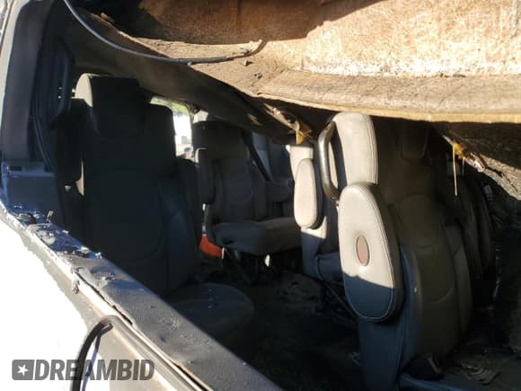 ✅ 2018 Ford Transit XLT • VIN: 1FMZK1YMXJKA80133 • Lot: 90052405. Wystawiony na Copart z przebiegiem Nie podano. Bezpłatny archiwum sprzedaży aukcyjnych z USA i szczegółowy raport historii pojazdu na DreamBid. Zdjęcie 10.