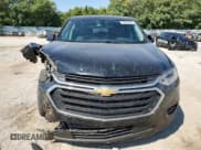 ✅ 2020 Chevrolet Traverse LS • VIN: 1GNERFKW9LJ141428 • Lot: 70904844. Wystawiony na Copart z przebiegiem 123 566 mil. Bezpłatny archiwum sprzedaży aukcyjnych z USA i szczegółowy raport historii pojazdu na DreamBid. Zdjęcie 5.
