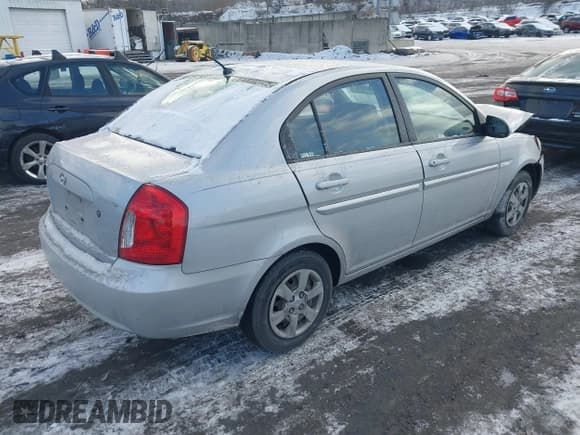 ✅ 2007 Hyundai Accent GLS • VIN: KMHCN46C07U141995 • Лот: 41258952. Опубликован ранее на IAAI с пробегом 232 601 миль. Бесплатный доступ к архиву аукционных продаж из США и подробный отчёт об истории автомобиля на DreamBid. Изображение 4.