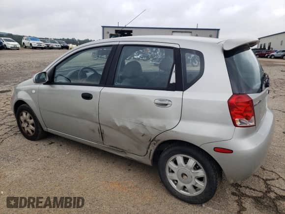 2005 Chevrolet Aveo LT z VIN KL1TG62615B413576, wystawiony jako Copart lot #67797175 z przebiegiem 90 290 mil mil oraz Szkoda całkowita • Salvage title. Historia ofert i sprzedaży dostępna na DreamBid. Obrazek 2.