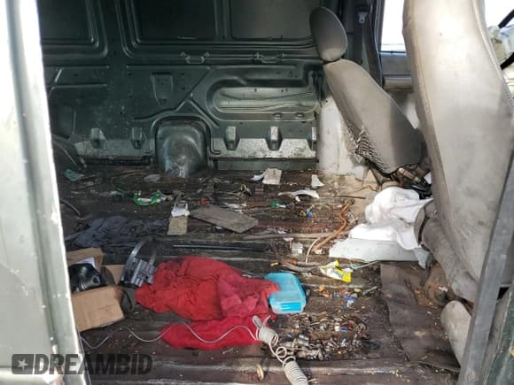 ✅ 2002 Ford Econoline Cargo • VIN: 1FTNE24242HA70779 • Lot: 78194404. Wystawiony na Copart z przebiegiem 278 907 mil. Bezpłatny archiwum sprzedaży aukcyjnych z USA i szczegółowy raport historii pojazdu na DreamBid. Zdjęcie 11.