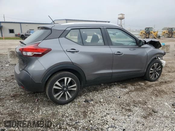 ✅ 2019 Nissan Kicks S • VIN: 3N1CP5CU7KL547392 • Lot: 86179285. Wystawiony na Copart z przebiegiem 98 228 mil. Bezpłatny archiwum sprzedaży aukcyjnych z USA i szczegółowy raport historii pojazdu na DreamBid. Zdjęcie 3.