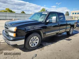 ✅ 2006 Chevrolet Silverado 1500 LS • VIN: 2GCEC19T361125636 • Лот: 84769275. Опубликован ранее на Copart с пробегом 100 683 миль. Бесплатный доступ к архиву аукционных продаж из США и подробный отчёт об истории автомобиля на DreamBid. Изображение 1.