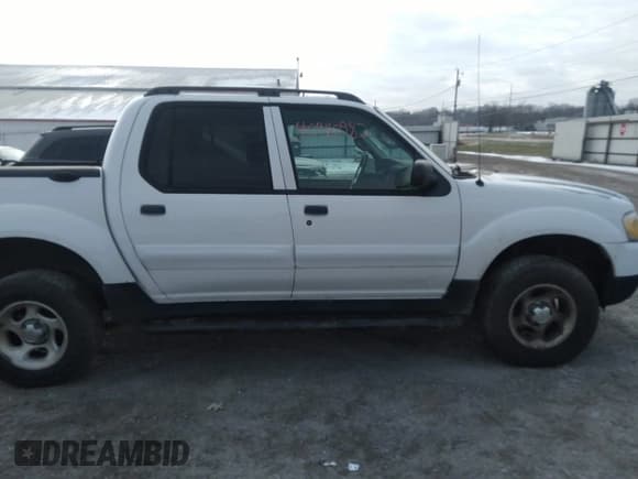 ✅ 2003 Ford Explorer Sport Trac XLS • VIN: 1FMZU67E13UC81878 • Lot: 40980982. Wystawiony na IAAI z przebiegiem 266 484 mil. Bezpłatny archiwum sprzedaży aukcyjnych z USA i szczegółowy raport historii pojazdu na DreamBid. Zdjęcie 13.