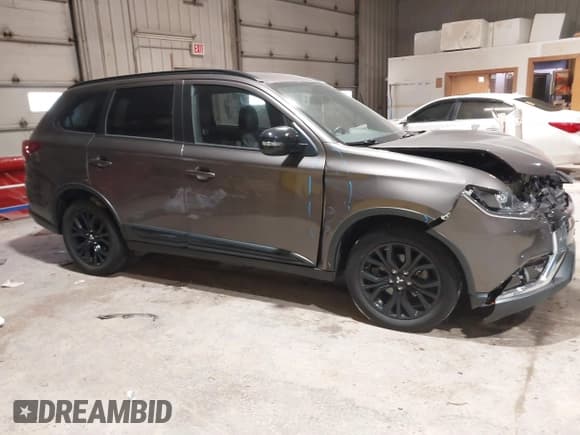✅ 2019 Mitsubishi Outlander SE • VIN: JA4AD3A32KZ032492 • Lot: 41100368. Listed on IAAI with 41,958 mi. Free auction sales archive from the USA and detailed vehicle history report at DreamBid. Image 1.