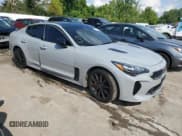 ✅ 2023 Kia Stinger GT2 • VIN: KNAE55LC5P6125834 • Lot: 62013194. Wystawiony na Copart z przebiegiem 42 418 mil. Bezpłatny archiwum sprzedaży aukcyjnych z USA i szczegółowy raport historii pojazdu na DreamBid. Zdjęcie 4.