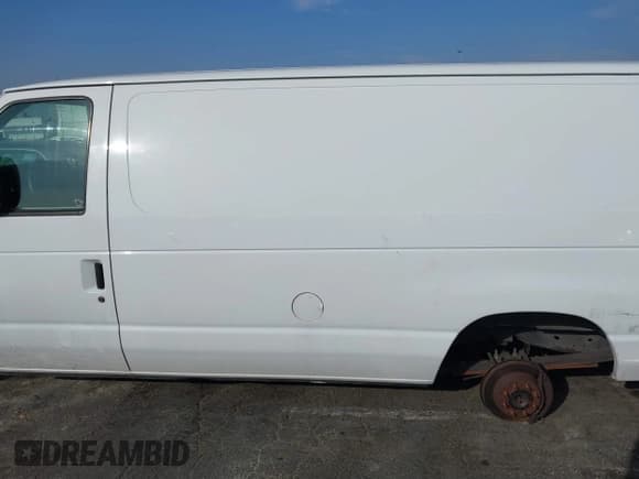 ✅ 2013 Ford Econoline Cargo Commercial • VIN: 1FTNS2ELXDDA38381 • Lot: 41243450. Wystawiony na IAAI z przebiegiem 143 160 mil. Bezpłatny archiwum sprzedaży aukcyjnych z USA i szczegółowy raport historii pojazdu na DreamBid. Zdjęcie 14.