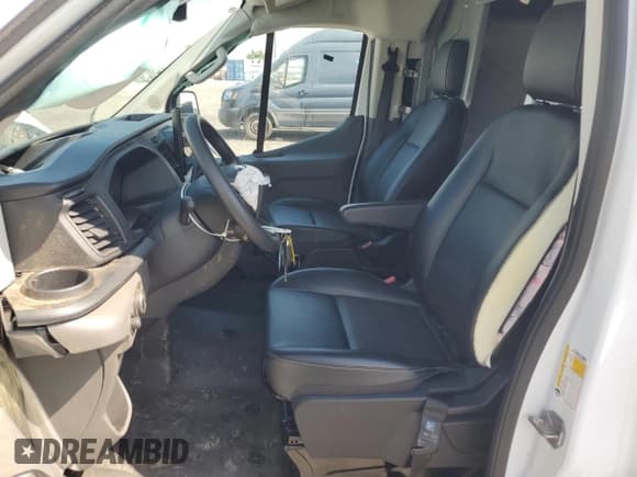 ✅ 2024 Ford Transit Cargo • VIN: 1FTBR1Y82RKB55357 • Lot: 87182735. Wystawiony na Copart z przebiegiem 6 292 mil. Bezpłatny archiwum sprzedaży aukcyjnych z USA i szczegółowy raport historii pojazdu na DreamBid. Zdjęcie 7.