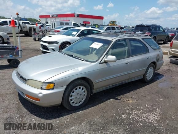 ✅ 1997 Honda Accord EX • VIN: 1HGCE1894VA008614 • Lot: 42550249. Listed on IAAI with 258,207 mi. Free auction sales archive from the USA and detailed vehicle history report at DreamBid. Image 2.