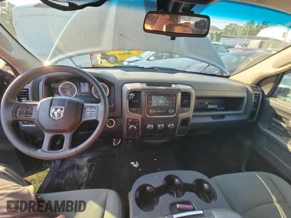 2015 Ram 1500 Express z VIN 1C6RR7FT6FS717739, wystawiony jako Copart lot #81553555 z przebiegiem 112 860 mil mil oraz Czysty tytuł • Clean title. Historia ofert i sprzedaży dostępna na DreamBid. Obrazek 9.