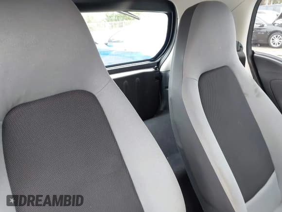 ✅ 2009 Smart fortwo Pure • VIN: WMEEJ31X39K314325 • Лот: 41607981. Опубликован ранее на IAAI с пробегом 59 684 миль. Бесплатный доступ к архиву аукционных продаж из США и подробный отчёт об истории автомобиля на DreamBid. Изображение 8.