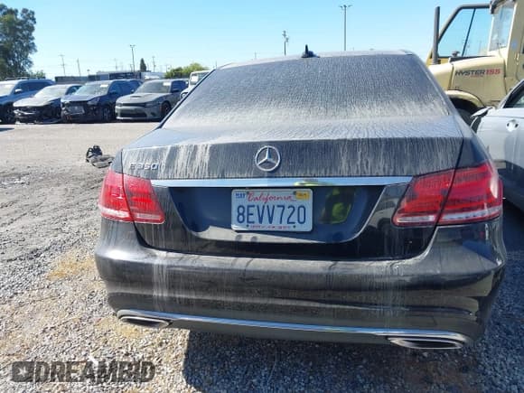 ✅ 2015 Mercedes-Benz E 350 Sport • VIN: WDDHF5KB2FB104554 • Lot: 42349051. Listed on IAAI with 121,910 mi. Free auction sales archive from the USA and detailed vehicle history report at DreamBid. Image 17.