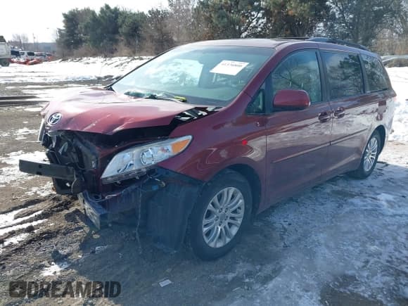 ✅ 2011 Toyota Sienna XLE AAS • VIN: 5TDYK3DC1BS112132 • Lot: 41376800. Listed on IAAI with 161,806 mi. Free auction sales archive from the USA and detailed vehicle history report at DreamBid. Image 18.