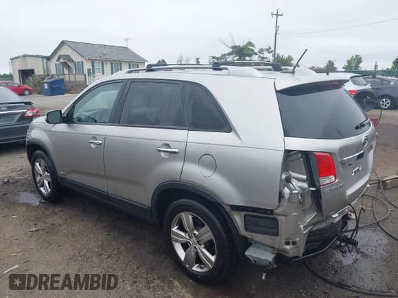 ✅ 2013 Kia Sorento EX • VIN: 5XYKUCA64DG353519 • Lot: 43027378. Listed on IAAI with 122,773 mi. Free auction sales archive from the USA and detailed vehicle history report at DreamBid. Image 3.