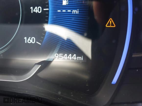 ✅ 2020 Hyundai Santa Fe SEL • VIN: 5NMS33AD3LH261307 • Lot: 42940601. Listed on IAAI with 95,444 mi. Free auction sales archive from the USA and detailed vehicle history report at DreamBid. Image 15.