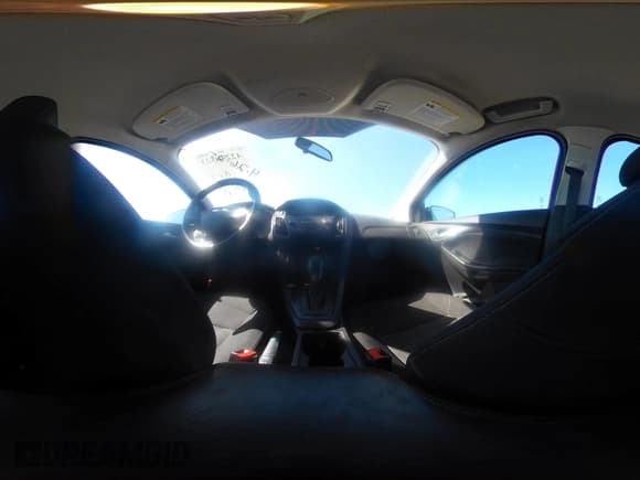 ✅ 2017 Ford Focus SE • VIN: 1FADP3F28HL216766 • Lot: 42248523. Wystawiony na IAAI z przebiegiem 134 622 mil. Bezpłatny archiwum sprzedaży aukcyjnych z USA i szczegółowy raport historii pojazdu na DreamBid. Zdjęcie 18.