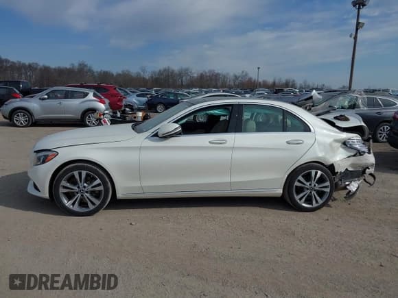 ✅ 2018 Mercedes-Benz C 300 • VIN: WDDWF4KBXJR345778 • Lot: 41842701. Wystawiony na IAAI z przebiegiem 68 232 mil. Bezpłatny archiwum sprzedaży aukcyjnych z USA i szczegółowy raport historii pojazdu na DreamBid. Zdjęcie 14.