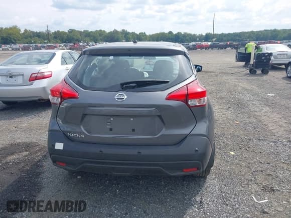 ✅ 2020 Nissan Kicks S • VIN: 3N1CP5BV7LL549123 • Lot: 43215199. Listed on IAAI with 33,227 mi. Free auction sales archive from the USA and detailed vehicle history report at DreamBid. Image 16.
