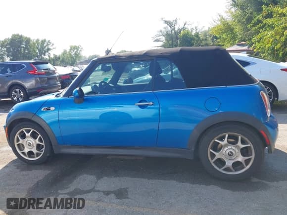 ✅ 2007 MINI Convertible S • VIN: WMWRH335X7TJ43665 • Lot: 43154907. Listed on IAAI with 143,631 mi. Free auction sales archive from the USA and detailed vehicle history report at DreamBid. Image 13.