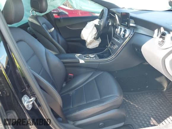 ✅ 2019 Mercedes-Benz C 300 • VIN: 55SWF8EB3KU313869 • Lot: 43552369. Listed on IAAI with 88,329 mi. Free auction sales archive from the USA and detailed vehicle history report at DreamBid. Image 5.