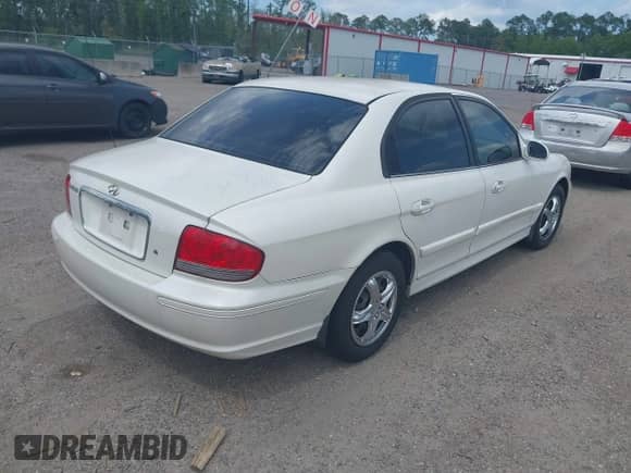 2004 Hyundai Sonata с VIN KMHWF25HX4A014986, выставлен на аукционе IAAI как лот 42352017 с пробегом 202 970 миль миль и . История ставок и продаж доступна на DreamBid. Изображение 4.