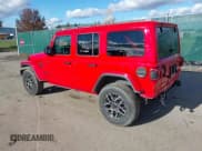 ✅ 2025 Jeep Wrangler Sahara • VIN: 1C4PJXEN5SW568740 • Lot: 43606846. Wystawiony na IAAI z przebiegiem 11 039 mil. Bezpłatny archiwum sprzedaży aukcyjnych z USA i szczegółowy raport historii pojazdu na DreamBid. Zdjęcie 3.