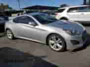 2013 Hyundai Genesis Coupe 2.0T z VIN KMHHT6KD4DU095279, wystawiony jako Copart lot #80265414 z przebiegiem 250 918 mil mil oraz Czysty tytuł • Clean title. Historia ofert i sprzedaży dostępna na DreamBid. Obrazek 4.