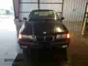 1997 BMW 3 Series z VIN WBACD3325VAV21116, wystawiony jako Copart lot #82164394 z przebiegiem 172 704 mil mil oraz Czysty tytuł • Clean title. Historia ofert i sprzedaży dostępna na DreamBid. Obrazek 5.