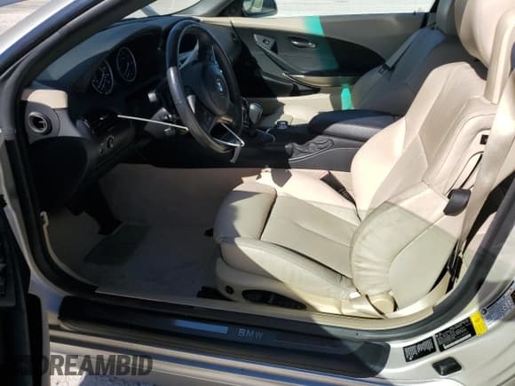 ✅ 2007 BMW 6 Series 650i • VIN: WBAEK13517CN81527 • Lot: 73634074. Wystawiony na Copart z przebiegiem 59 235 mil. Bezpłatny archiwum sprzedaży aukcyjnych z USA i szczegółowy raport historii pojazdu na DreamBid. Zdjęcie 7.