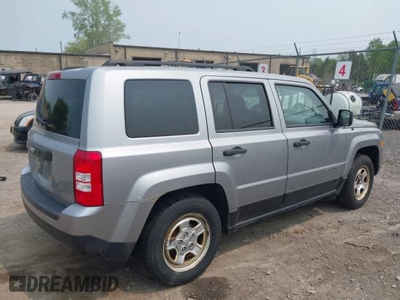 ✅ 2014 Jeep Patriot Sport • VIN: 1C4NJPBA7ED799566 • Lot: 42424762. Listed on IAAI with 122,488 mi. Free auction sales archive from the USA and detailed vehicle history report at DreamBid. Image 4.