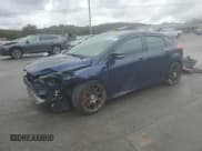 ✅ 2016 Ford Focus ST • VIN: 1FADP3L9XGL335306 • Lot: 90299595. Wystawiony na Copart z przebiegiem 82 500 mil. Bezpłatny archiwum sprzedaży aukcyjnych z USA i szczegółowy raport historii pojazdu na DreamBid. Zdjęcie 1.