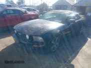 ✅ 2007 Ford Mustang GT Deluxe • VIN: 1ZVHT85H475351625 • Lot: 40863228. Wystawiony na IAAI z przebiegiem 147 376 mil. Bezpłatny archiwum sprzedaży aukcyjnych z USA i szczegółowy raport historii pojazdu na DreamBid. Zdjęcie 2.