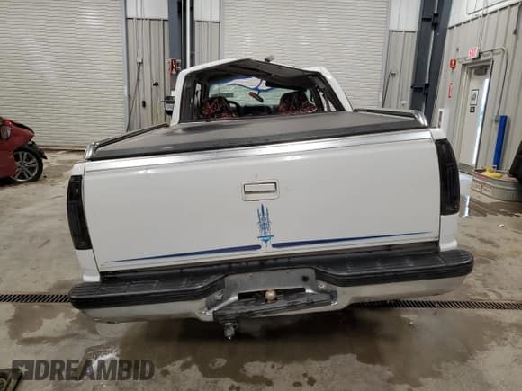 ✅ 1997 Chevrolet Silverado 1500 • VIN: 2GCEK19M1V1217306 • Lot: 70371685. Wystawiony na Copart z przebiegiem 185 208 mil. Bezpłatny archiwum sprzedaży aukcyjnych z USA i szczegółowy raport historii pojazdu na DreamBid. Zdjęcie 6.