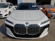 ✅ 2023 BMW 7 Series 760i xDrive • VIN: WBA33EJ06PCL49704 • Лот: 76090314. Опубликован ранее на Copart с пробегом 27 123 миль. Бесплатный доступ к архиву аукционных продаж из США и подробный отчёт об истории автомобиля на DreamBid. Изображение 5.