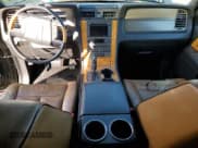 ✅ 2011 Lincoln Navigator • VIN: 5LMJJ3J5XBEJ04989 • Lot: 56669395. Wystawiony na Copart z przebiegiem 155 046 mil. Bezpłatny archiwum sprzedaży aukcyjnych z USA i szczegółowy raport historii pojazdu na DreamBid. Zdjęcie 8.