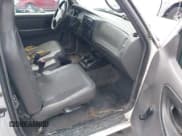 ✅ 2003 Ford Ranger XL Fleet • VIN: 1FTYR10E03PA20240 • Lot: 42579535. Wystawiony na IAAI z przebiegiem 210 198 mil. Bezpłatny archiwum sprzedaży aukcyjnych z USA i szczegółowy raport historii pojazdu na DreamBid. Zdjęcie 5.