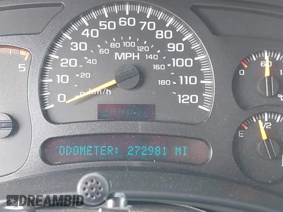 ✅ 2005 Chevrolet Silverado 2500HD LS • VIN: 1GCHK23215F869670 • Lot: 42213063. Listed on IAAI with 272,981 mi. Free auction sales archive from the USA and detailed vehicle history report at DreamBid. Image 15.