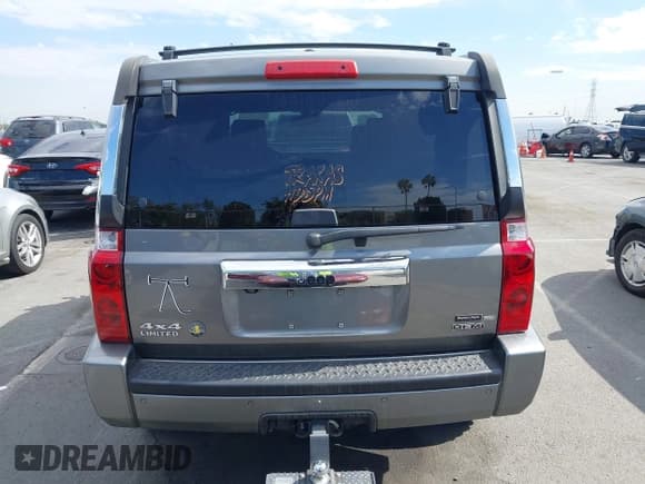 ✅ 2007 Jeep Commander Limited • VIN: 1J8HG58277C657056 • Lot: 43490802. Wystawiony na IAAI z przebiegiem 119 538 mil. Bezpłatny archiwum sprzedaży aukcyjnych z USA i szczegółowy raport historii pojazdu na DreamBid. Zdjęcie 16.