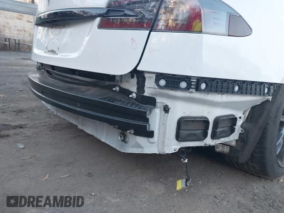 ✅ 2022 Tesla Model S • VIN: 5YJSA1E51NF471311 • Lot: 43680446. Wystawiony na IAAI z przebiegiem 58 632 mil. Bezpłatny archiwum sprzedaży aukcyjnych z USA i szczegółowy raport historii pojazdu na DreamBid. Zdjęcie 21.