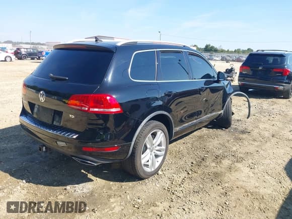 ✅ 2014 Volkswagen Touareg Exec • VIN: WVGEP9BP6ED010186 • Lot: 43203802. Wystawiony na IAAI z przebiegiem Nie podano. Bezpłatny archiwum sprzedaży aukcyjnych z USA i szczegółowy raport historii pojazdu na DreamBid. Zdjęcie 4.