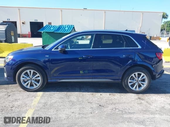 ✅ 2025 Audi Q3 S line Premium • VIN: WA1DECF30S1000920 • Lot: 42970671. Wystawiony na IAAI z przebiegiem 19 465 mil. Bezpłatny archiwum sprzedaży aukcyjnych z USA i szczegółowy raport historii pojazdu na DreamBid. Zdjęcie 14.